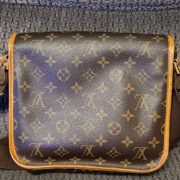 Authentic Louis Vuitton Crossbody Messenger Bag (Bosphore) - Picture 5 of 12